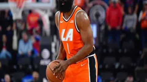 11岁少女篮球绝技惊艳全场！